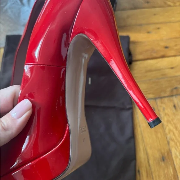 Gucci Red Patent Leather Heels - Picture 8 of 13